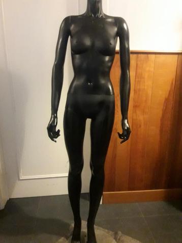 Paspop zonder hoofd, Enlèvement, Utilisé, Mannequin
