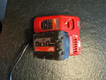 Milwaukee M18B5 batterij en M12-18fc oplader beschikbaar voor biedingen