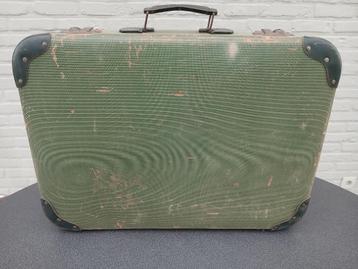Vintage koffer beschikbaar voor biedingen