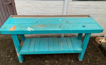 Werkbank van massief hout beschikbaar voor biedingen