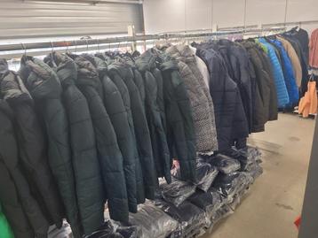 Damens en here winterjassen en zomer jassen  beschikbaar voor biedingen