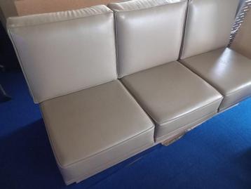 zitbank 3pers 2 stuks beschikbaar voor biedingen