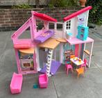Malibu Barbie Poppenhuis met accessoiress, Ophalen, Zo goed als nieuw, Poppenhuis