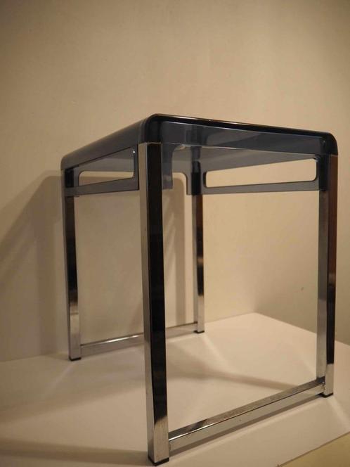Design bijzettafeltje in chroom en acrylaat, 1970s, Huis en Inrichting, Tafels | Bijzettafels, Zo goed als nieuw, Rechthoekig