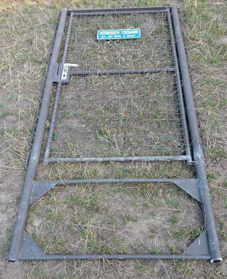 Te koop: stevige, zwarte tuinpoort met rasterwerk., Tuin en Terras, Tuinpoorten, Gebruikt, Looppoort, IJzer, 200 cm of meer, 100 tot 150 cm