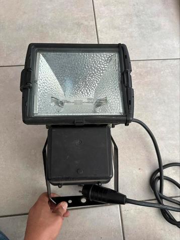 5x breedstraler 150W beschikbaar voor biedingen