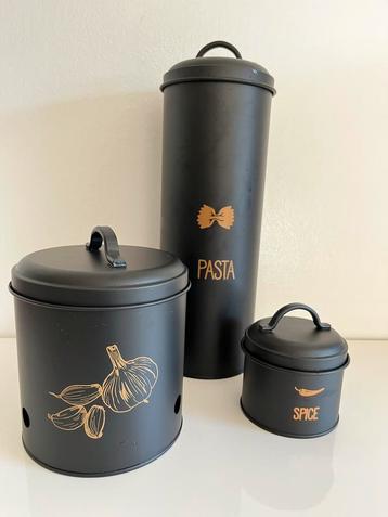 Bewaardozen zwart/goud metaal beschikbaar voor biedingen