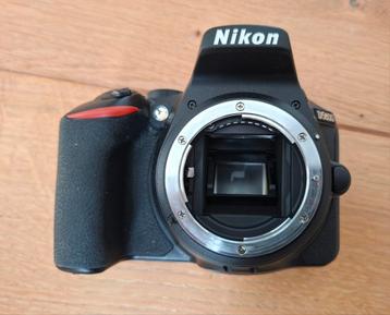 Nikon d5600 body alleen in perfecte staat  beschikbaar voor biedingen
