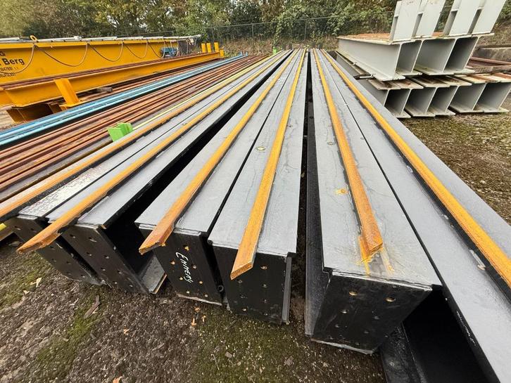 72,5 m HEB 550 kraanbaan met strip 50x30 mm. Izgst, Doe-het-zelf en Bouw, Metalen, Zo goed als nieuw, IJzer, Ophalen