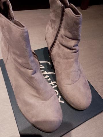 dameslaarsjes maat 38 beschikbaar voor biedingen