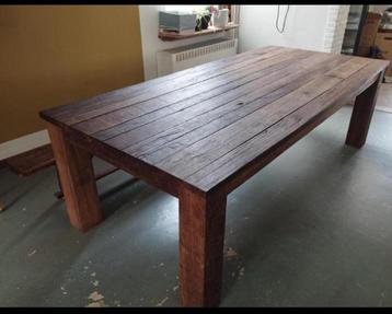 Grote industriele massieve hardhouten eettafel  beschikbaar voor biedingen