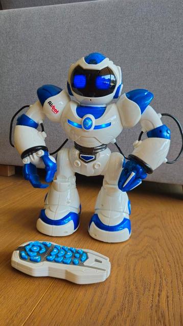 Programmeerbare robot met afstandsbediening  beschikbaar voor biedingen