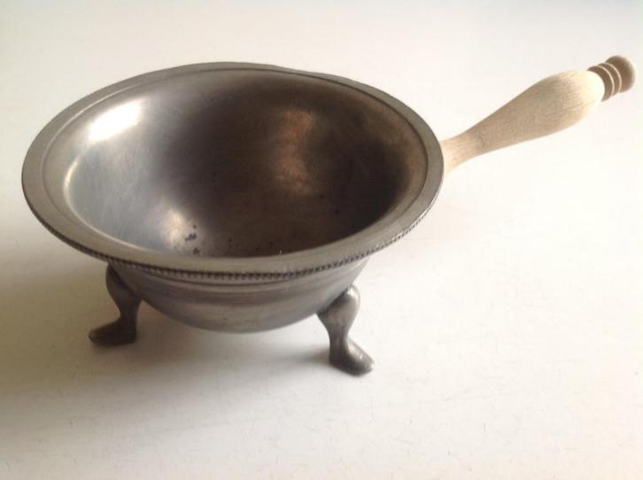 ASBAK  IN  TIN  MET  HANDVAT, Antiek en Kunst, Antiek | Tin, Ophalen of Verzenden