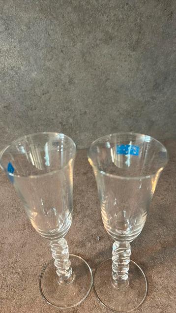 Millennium champagne glazen 2 stuks beschikbaar voor biedingen