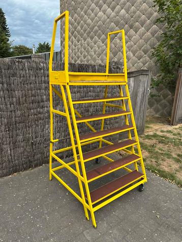 Rollader werkplateau roltrap 150x 100cm beschikbaar voor biedingen