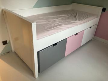 Kinderbed Bopita met opberglades – wit met kleuraccenten beschikbaar voor biedingen