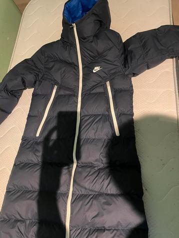 Nike jas beschikbaar voor biedingen