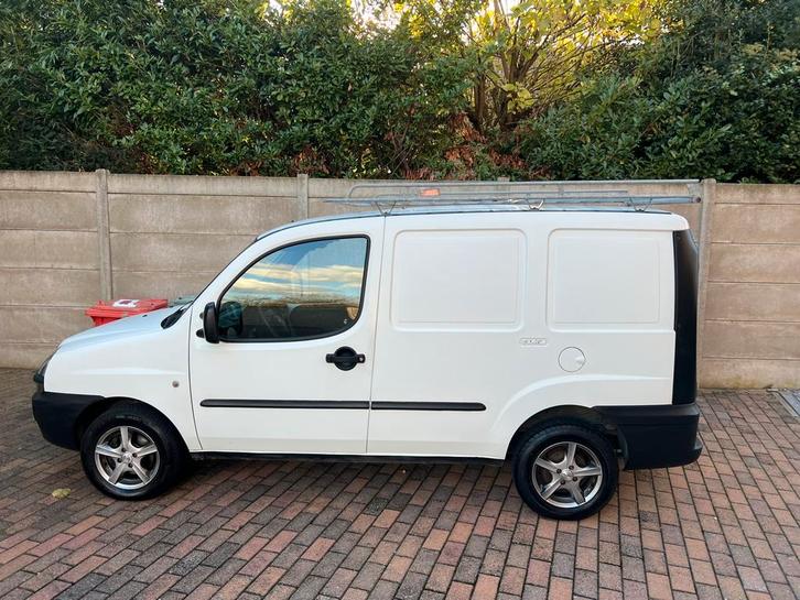 Fiat doblo 1.9d gekeurd voor verkoop 120.000km, Auto's, Bestelwagens en Lichte vracht, Particulier, Trekhaak, Fiat, Diesel, 4 deurs