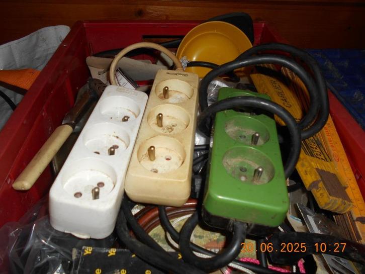 dominos 3 ou 4 prises electrique, Doe-het-zelf en Bouw, Elektriciteit en Kabels, Zo goed als nieuw, Ophalen