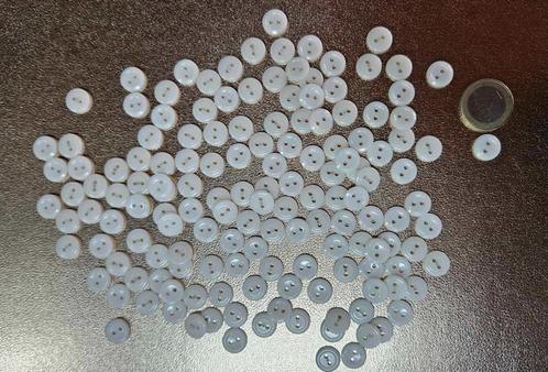 Lot de 150 petits boutons blancs couture broderie, Hobby en Vrije tijd, Naaien en Fournituren, Zo goed als nieuw, Knoop of Knopen