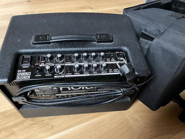 Ampli acoustique Roland AC-60 + housse, Musique & Instruments, Amplis | Basse & Guitare, Utilisé, Guitare, 50 à 100 watts, Enlèvement