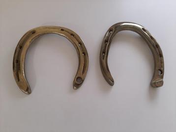 2 hoefijzers vintage beschikbaar voor biedingen