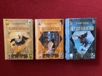 HOBB DE BOEKEN VAN DE NAR DE COMPLETE TRILOGIE IN GOEDE STAA disponible aux enchères