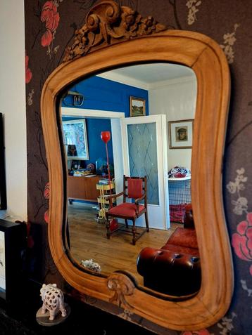 Grote spiegel beschikbaar voor biedingen