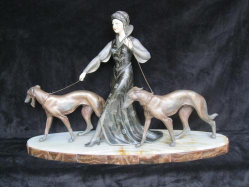 Dame met twee honden gemerkt Scali., Antiquités & Art, Antiquités | Bronze & Cuivre, Bronze, Enlèvement