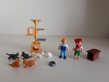 PLaymobil kinderen met krabpaal en poezen - compleet beschikbaar voor biedingen