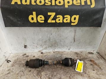 Aandrijfas rechts-voor van een Mazda 3. beschikbaar voor biedingen