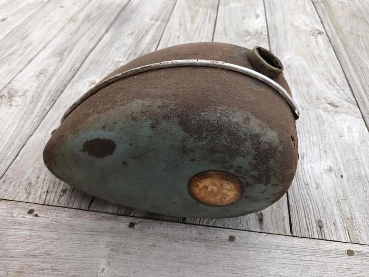 Recherché : réservoir d'essence, Vélos & Vélomoteurs, Pièces de cyclomoteur | Oldtimers & Ancêtres, Utilisé, Réservoir, Enlèvement