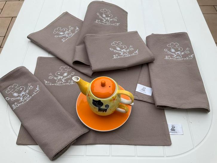 7 placemats in vlas met borduursel ‘Snoopy’, Huis en Inrichting, Tafelkleden, Zo goed als nieuw, Ophalen