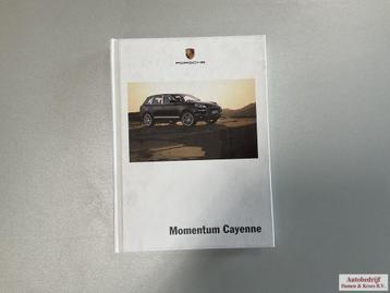 Porsche Cayenne 2006 1e editie boek in Duits Momentum Cayenn