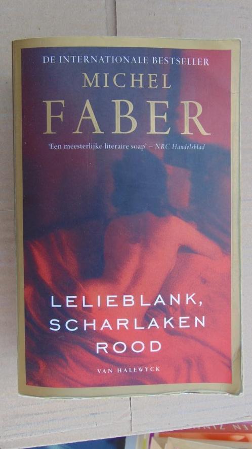 Boek: Lelieblank, scharlakenrood , Michel Faber, Boeken, Romans, Gelezen, Ophalen of Verzenden