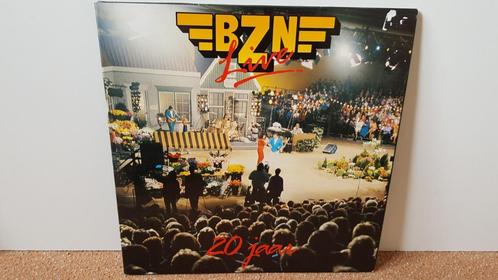 BZN - LIVE 20 JAAR (1987) (2 LP’s), Cd's en Dvd's, Vinyl | Pop, Zo goed als nieuw, 1980 tot 2000, 10 inch, Verzenden