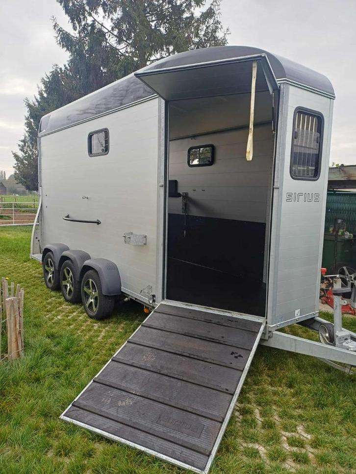 Sirius S90 met vooruitloop, Dieren en Toebehoren, Paarden en Pony's | Trailers en Aanhangwagens, Zo goed als nieuw, 2-paards trailer