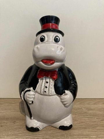 Vintage spaarpot van aardewerk in de vorm van een hypopotamu beschikbaar voor biedingen