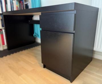 IKEA bureau MALM - modern bureautafel met lade en kastje beschikbaar voor biedingen