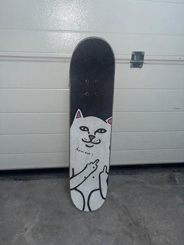 Professioneel skateboard  beschikbaar voor biedingen