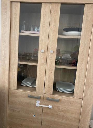 Vitrine et table à donner. beschikbaar voor biedingen