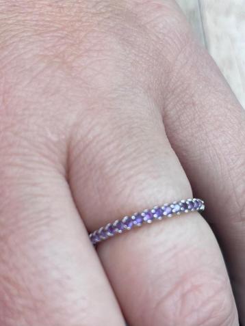 Witgouden fijne ring met kleine paarse diamantjes, Or, Enlèvement, Utilisé, 17 à 18