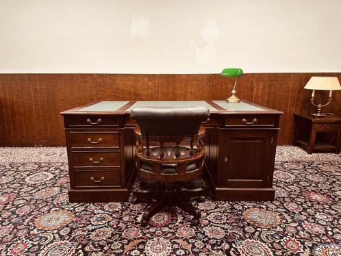 Klassiek Engels Chesterfield Bureau, Antiek en Kunst, Antiek | Kantoor en Zakelijk, Ophalen of Verzenden