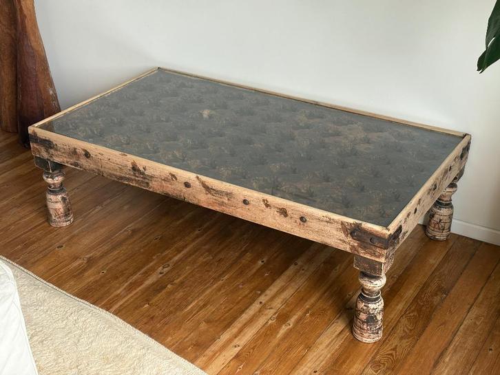 Table basse - porte orientale + verre, Antiquités & Art, Antiquités | Meubles | Tables, Enlèvement