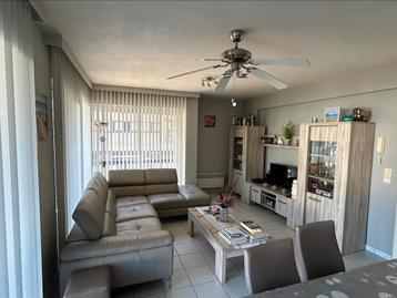 Instapklaar 2-slpk appartement nabij winkels, bus/tram & zee beschikbaar voor biedingen