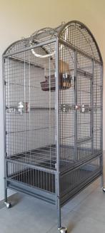 Grote vogelkooi op wielen, open dak en uitschuifbare laden, Dieren en Toebehoren, Vogels | Hokken en Kooien, Ophalen, Gebruikt