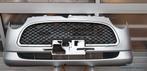 Voorbumper met grille Daihatsu Trevis S28 Zilver metallic bu, Auto-onderdelen, Carrosserie, Gebruikt, Voor, Daihatsu, Bumper