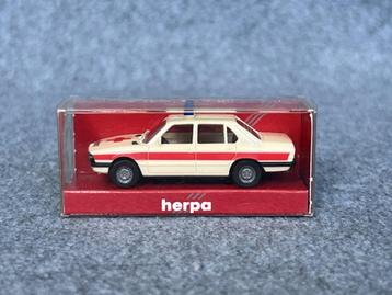 BMW E28 528i lichtbeige "Notarzt" Herpa 1:87 OVP beschikbaar voor biedingen