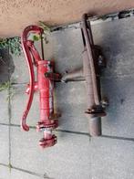2 pompes à eau pour décoration voir les photos, Enlèvement