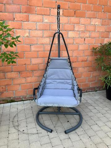 Hangstoel beschikbaar voor biedingen